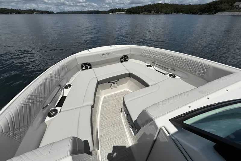 Slide: The Image of Sea Ray SDX 230 2026 - 22