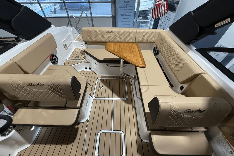 Slide: The Image of Sea Ray SDX 230 2026 - 16