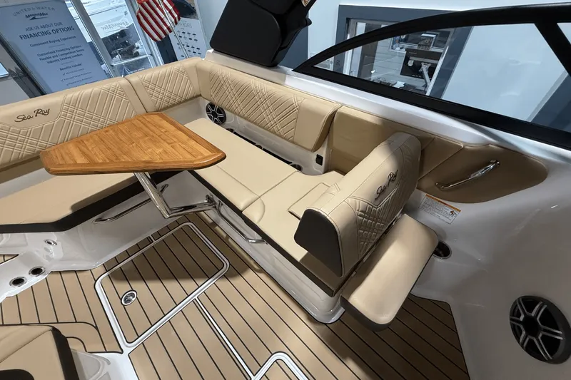 Slide: The Image of Sea Ray SDX 230 2026 - 17