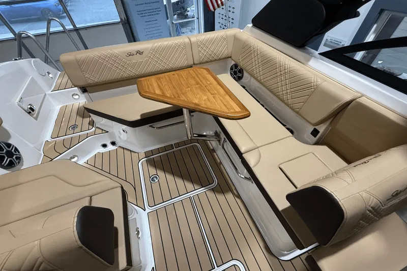 Slide: The Image of Sea Ray SDX 230 2026 - 18
