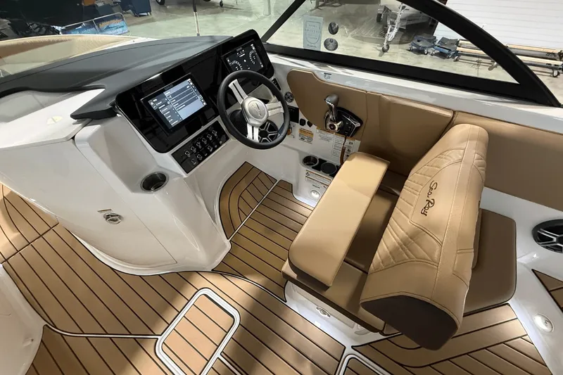 Slide: The Image of Sea Ray SDX 230 2026 - 21