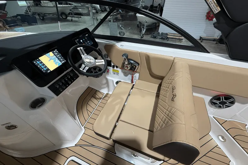 Slide: The Image of Sea Ray SDX 230 2026 - 22