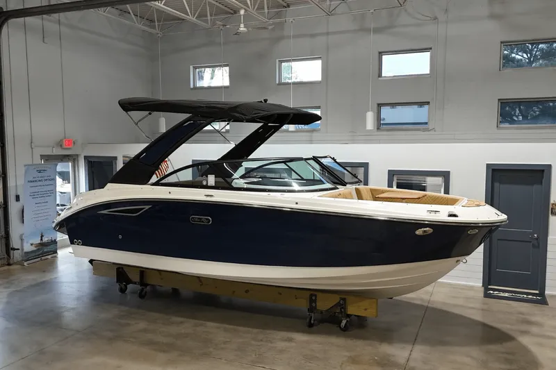 Slide: The Image of Sea Ray SDX 230 2026 - 3