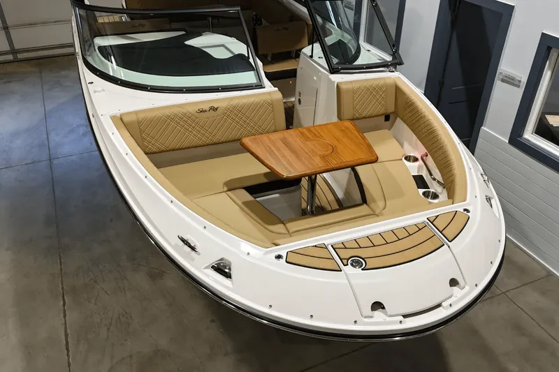 Slide: The Image of Sea Ray SDX 230 2026 - 33