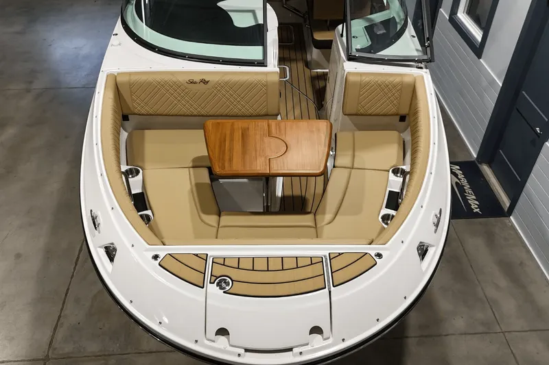 Slide: The Image of Sea Ray SDX 230 2026 - 34