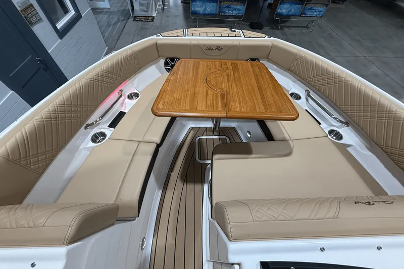 Slide: The Image of Sea Ray SDX 230 2026 - 35