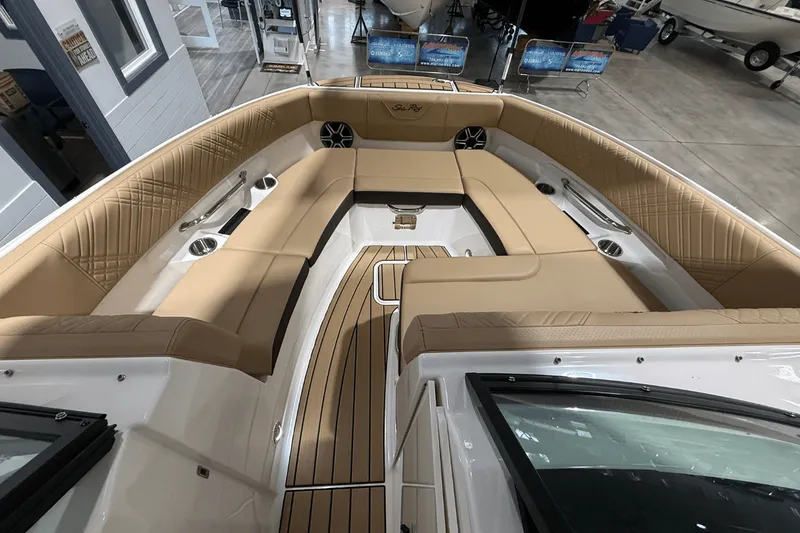 Slide: The Image of Sea Ray SDX 230 2026 - 36