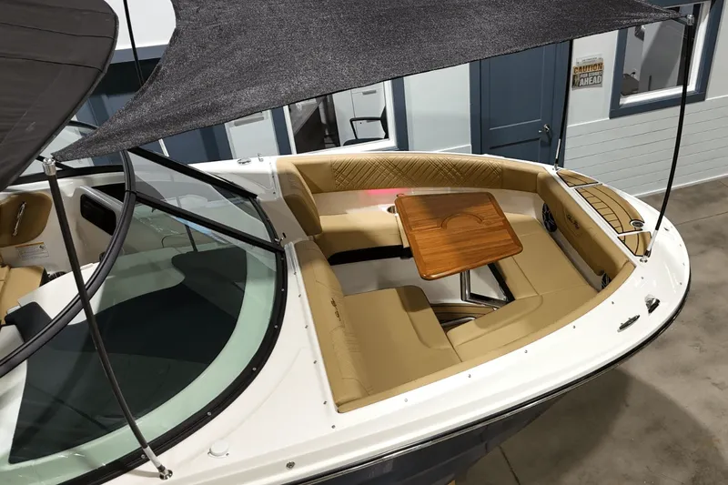 Slide: The Image of Sea Ray SDX 230 2026 - 6