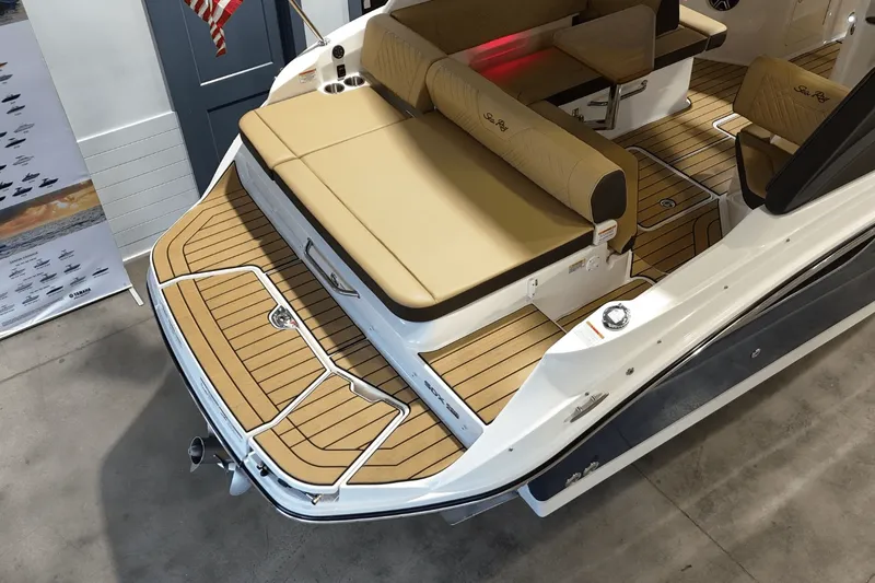 Slide: The Image of Sea Ray SDX 230 2026 - 8