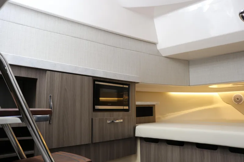 Slide: The Image of Regal 38 SAV 2023 - 50