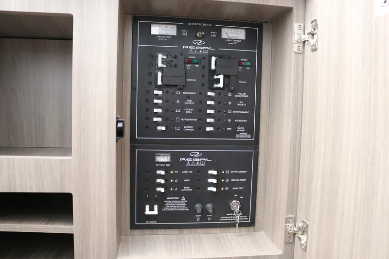 Slide: The Image of Regal 38 SAV 2023 - 51