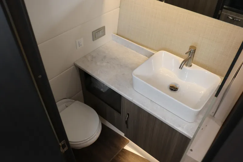 Slide: The Image of Regal 38 SAV 2023 - 54