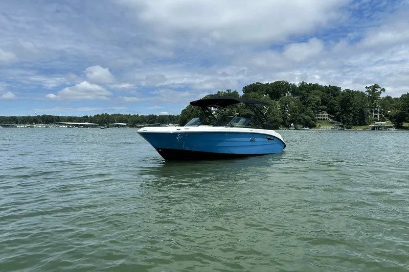 Slide: The Image of Sea Ray SDX 230 2026 - 11