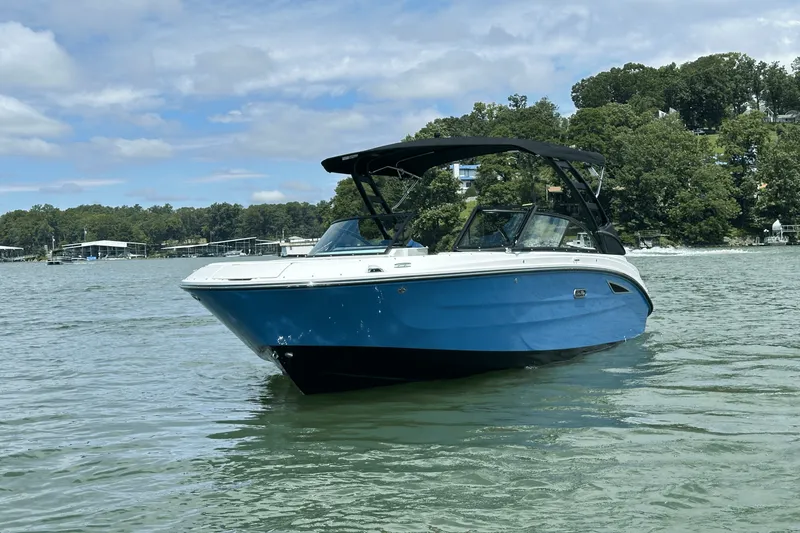 Slide: The Image of Sea Ray SDX 230 2026 - 12