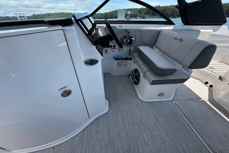 Slide: The Image of Sea Ray SDX 230 2026 - 14