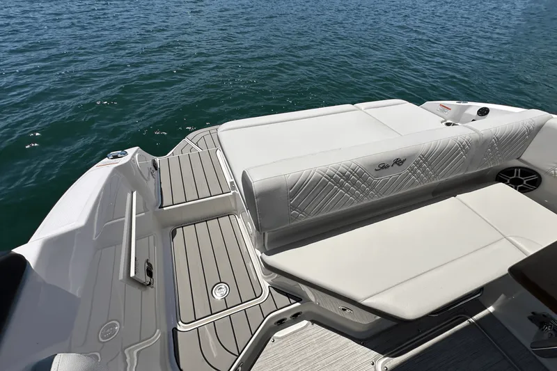 Slide: The Image of Sea Ray SDX 230 2026 - 20