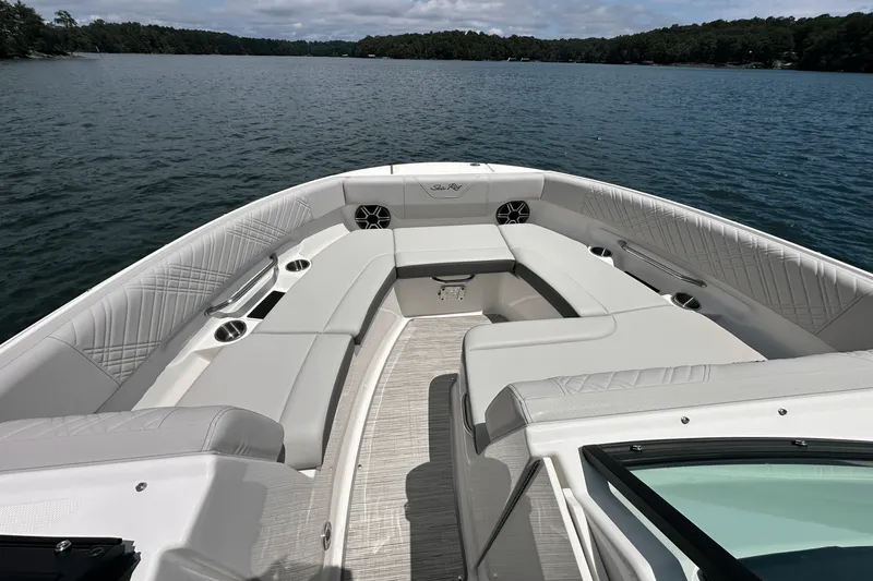 Slide: The Image of Sea Ray SDX 230 2026 - 22