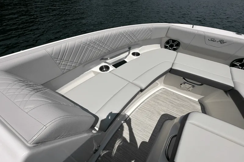 Slide: The Image of Sea Ray SDX 230 2026 - 24