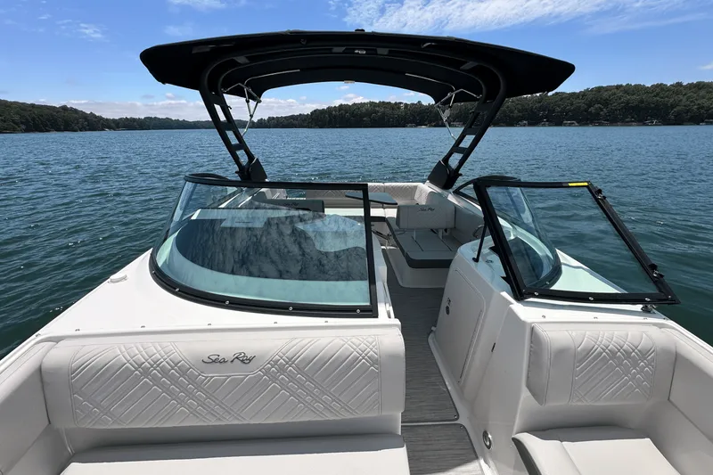 Slide: The Image of Sea Ray SDX 230 2026 - 25