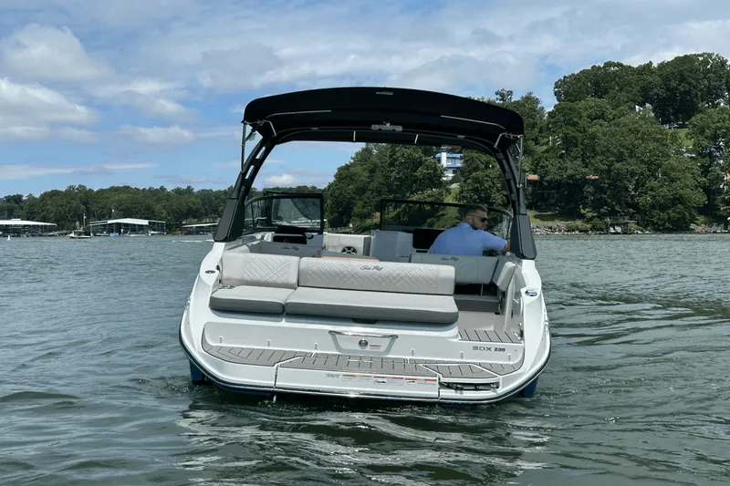 Slide: The Image of Sea Ray SDX 230 2026 - 4
