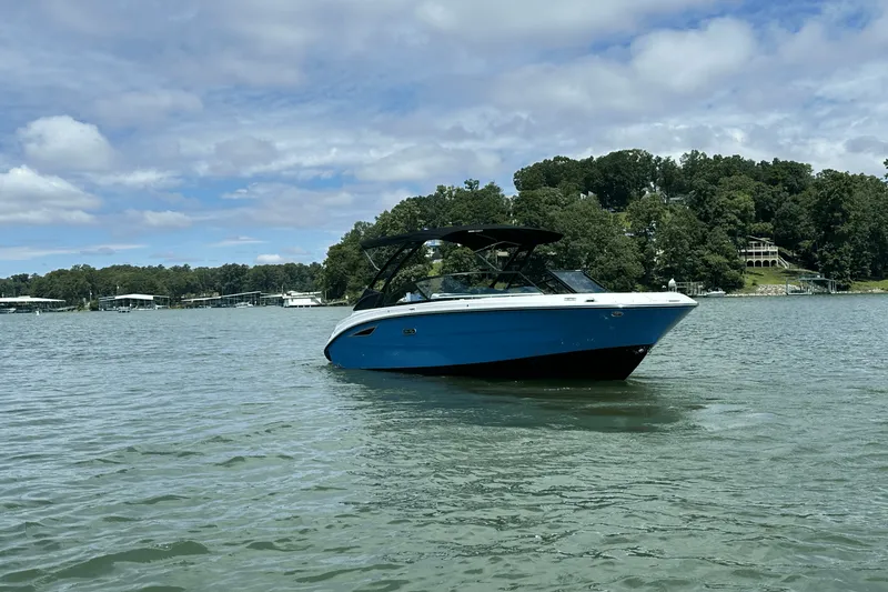 Slide: The Image of Sea Ray SDX 230 2026 - 9