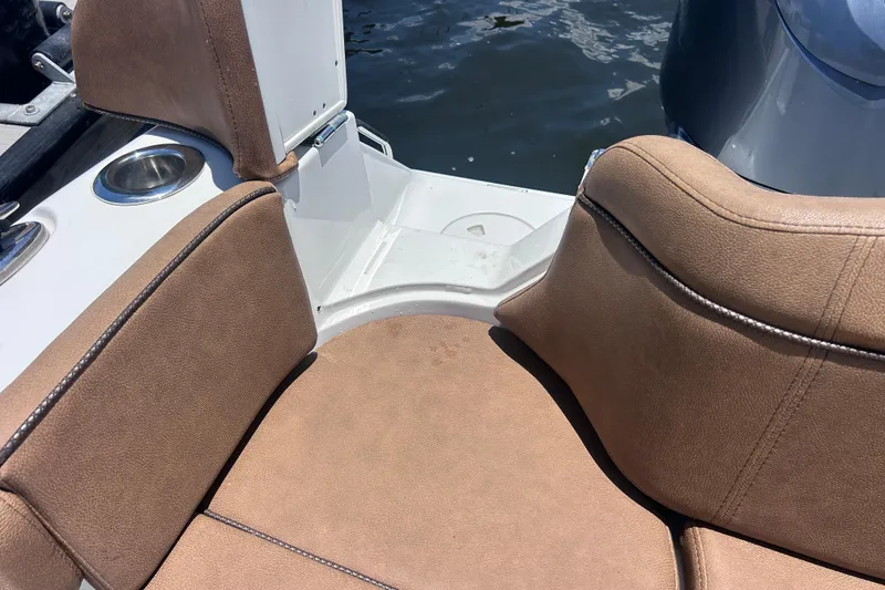 Slide: The Image of Sea Hunt Ultra 275SE 2022 - 20