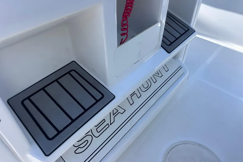 Slide: The Image of Sea Hunt Ultra 275SE 2022 - 17
