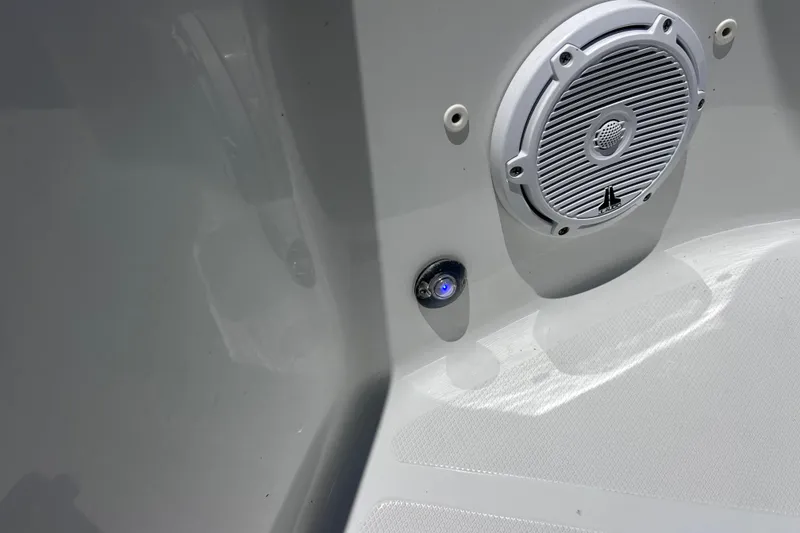 Slide: The Image of Sea Hunt Ultra 275SE 2022 - 40