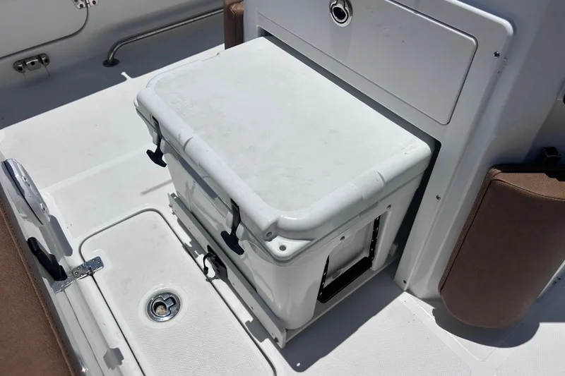 Slide: The Image of Sea Hunt Ultra 275SE 2022 - 21