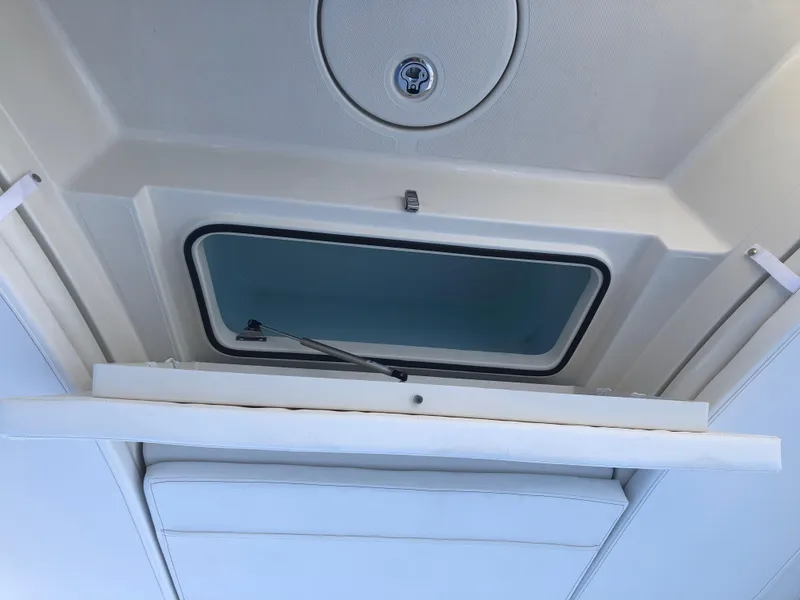 Slide: The Image of Ranger 2660 boat hatch, 2025 model, featuring a sleek, modern design. - 32