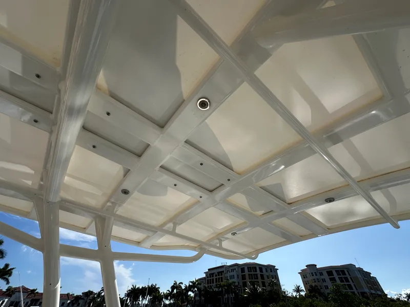 Slide: The Image of Boston Whaler 420 OUTRAGE 2020 - 26