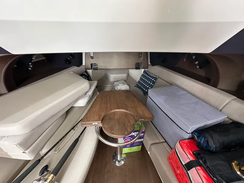 Slide: The Image of Boston Whaler 420 OUTRAGE 2020 - 28