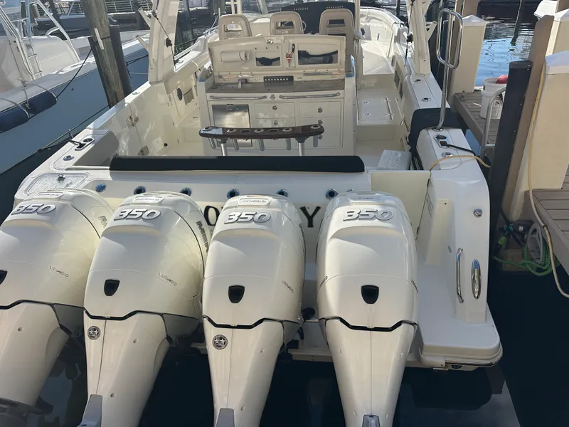 Slide: The Image of Boston Whaler 420 OUTRAGE 2020 - 2