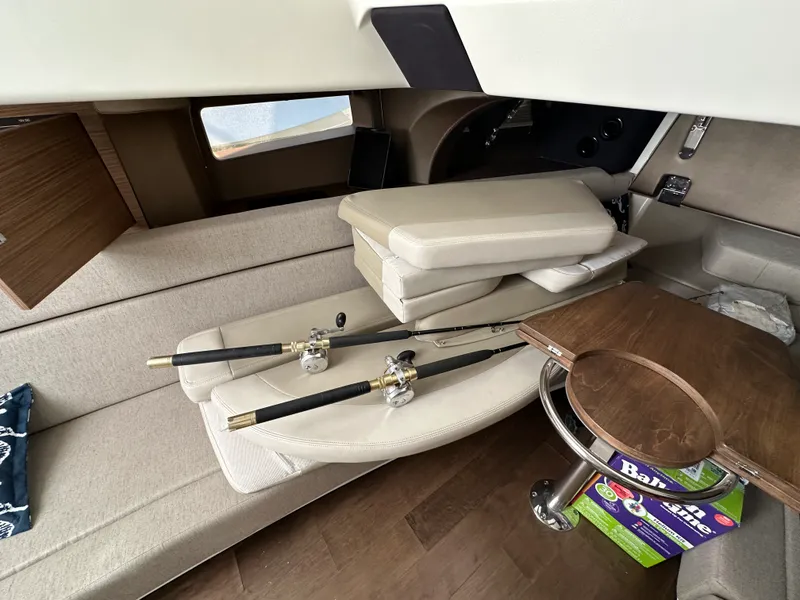Slide: The Image of Boston Whaler 420 OUTRAGE 2020 - 27