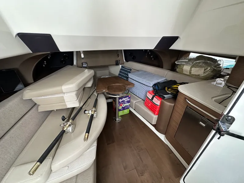 Slide: The Image of Boston Whaler 420 OUTRAGE 2020 - 12