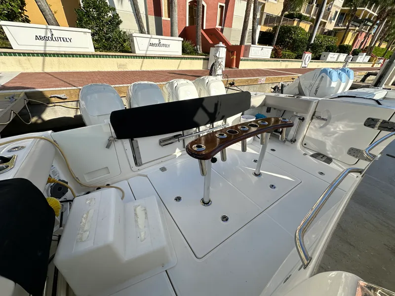 Slide: The Image of Boston Whaler 420 OUTRAGE 2020 - 4
