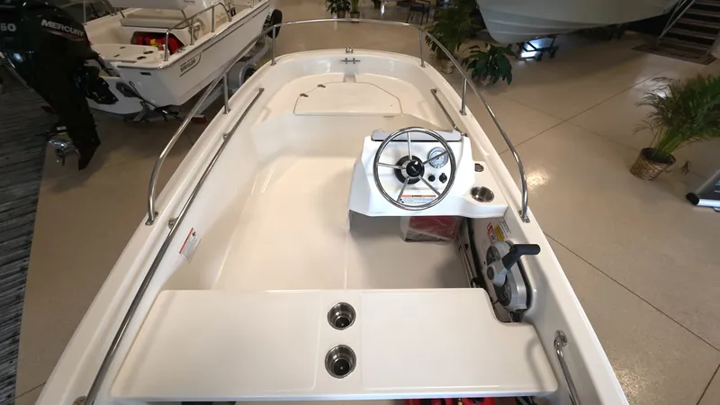 Slide: The Image of Boston Whaler 130 Super Sport 2026 - 9