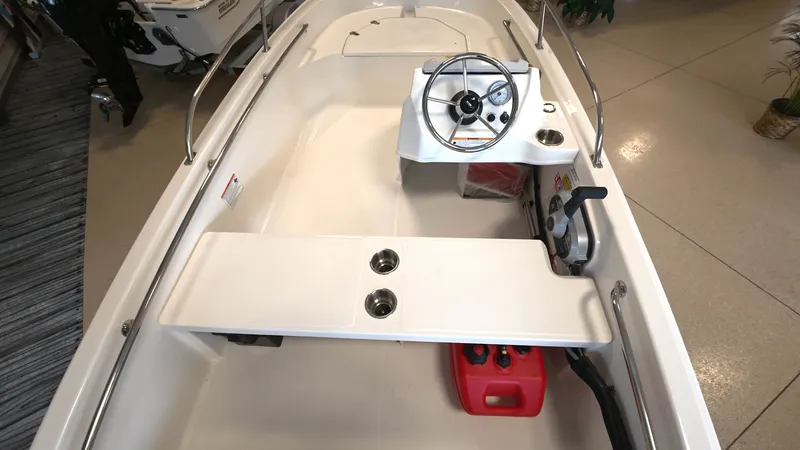 Slide: The Image of Boston Whaler 130 Super Sport 2026 - 6