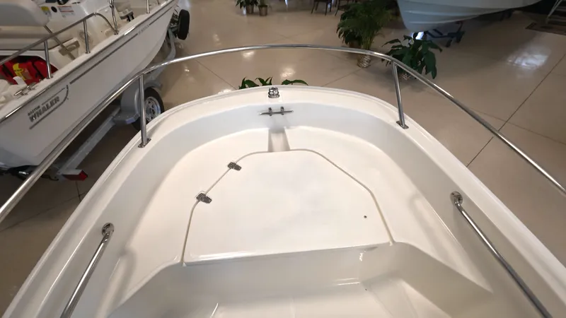 Slide: The Image of Boston Whaler 130 Super Sport 2026 - 12