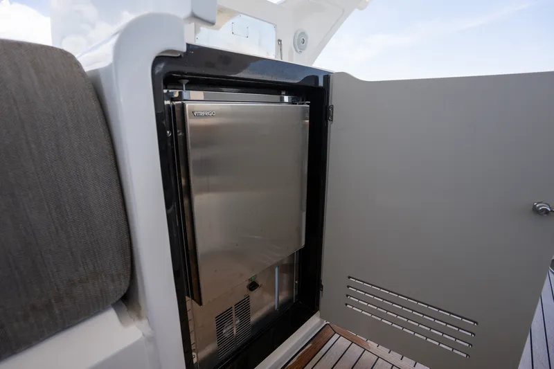 Slide: The Image of Azimut 60 Flybridge 2018 - 23