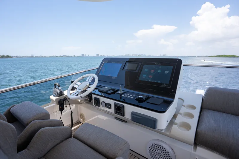 Slide: The Image of Azimut 60 Flybridge 2018 - 30