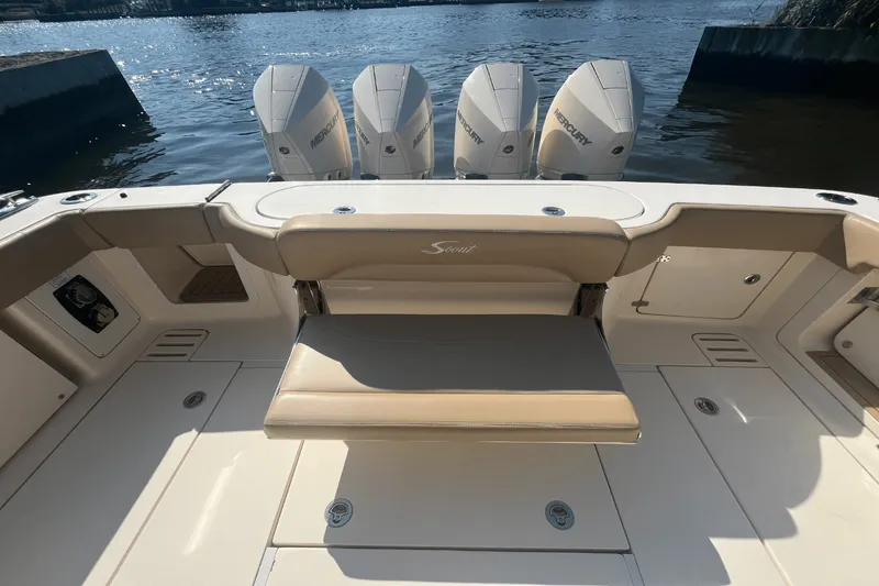 Slide: The Image of Scout 380 LXF 2020 - 14