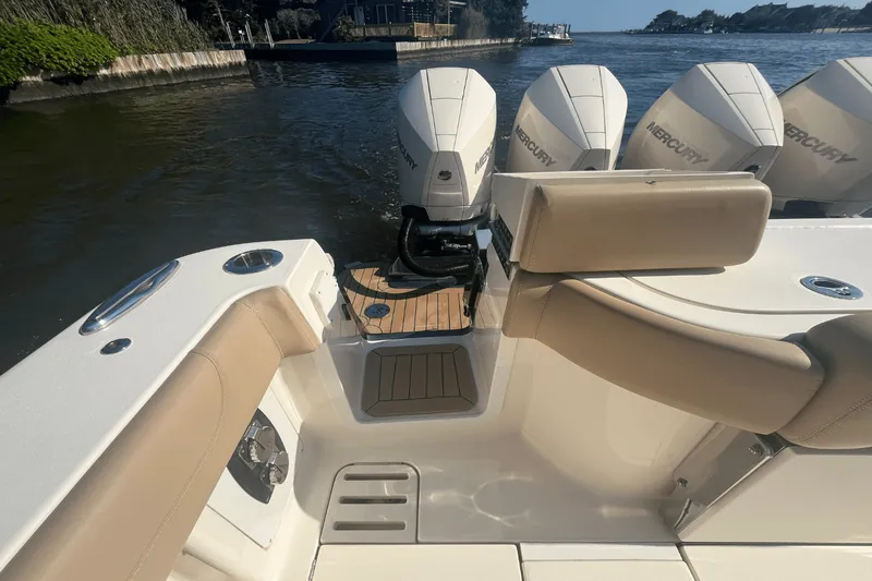 Slide: The Image of Scout 380 LXF 2020 - 17