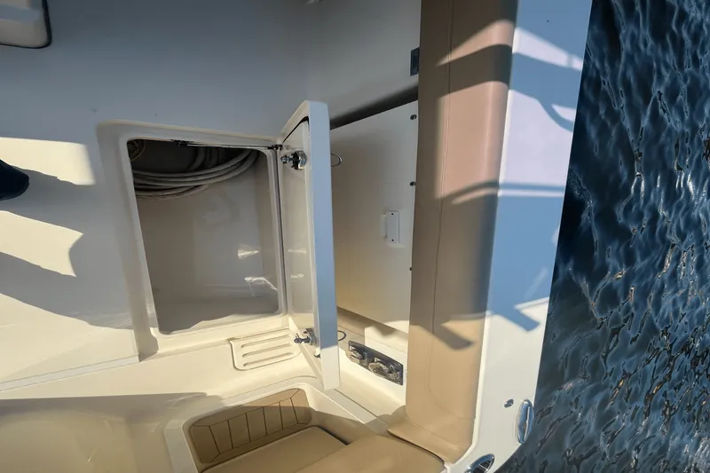 Slide: The Image of Scout 380 LXF 2020 - 18