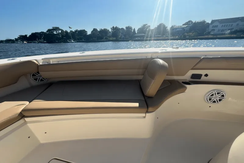 Slide: The Image of Scout 380 LXF 2020 - 34