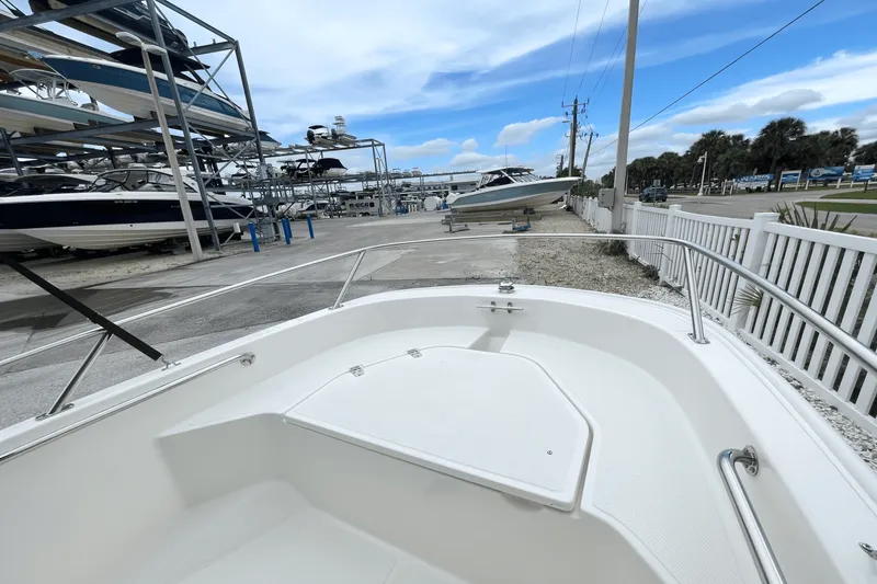 Slide: The Image of Boston Whaler 130 Super Sport 2026 - 10