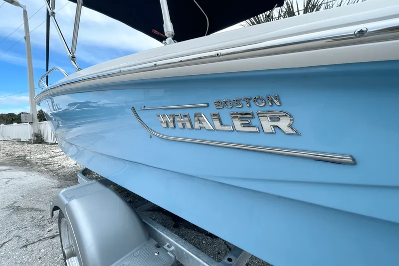Slide: The Image of Boston Whaler 130 Super Sport 2026 - 5
