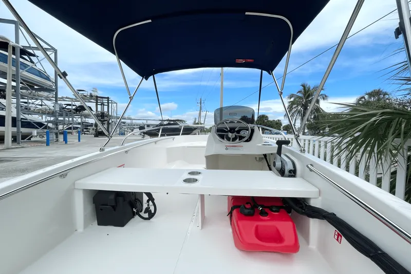 Slide: The Image of Boston Whaler 130 Super Sport 2026 - 6