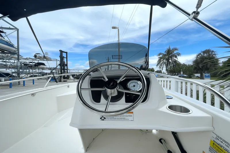 Slide: The Image of Boston Whaler 130 Super Sport 2026 - 7