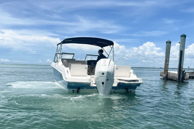 Slide: The Image of Boston Whaler 210 Vantage 2025 - 5